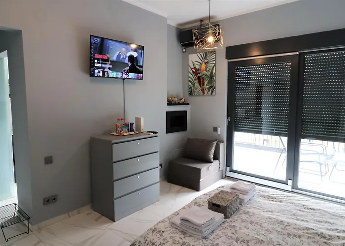 Deluxe Skyline Retreat Studio - Old Town Bucharest